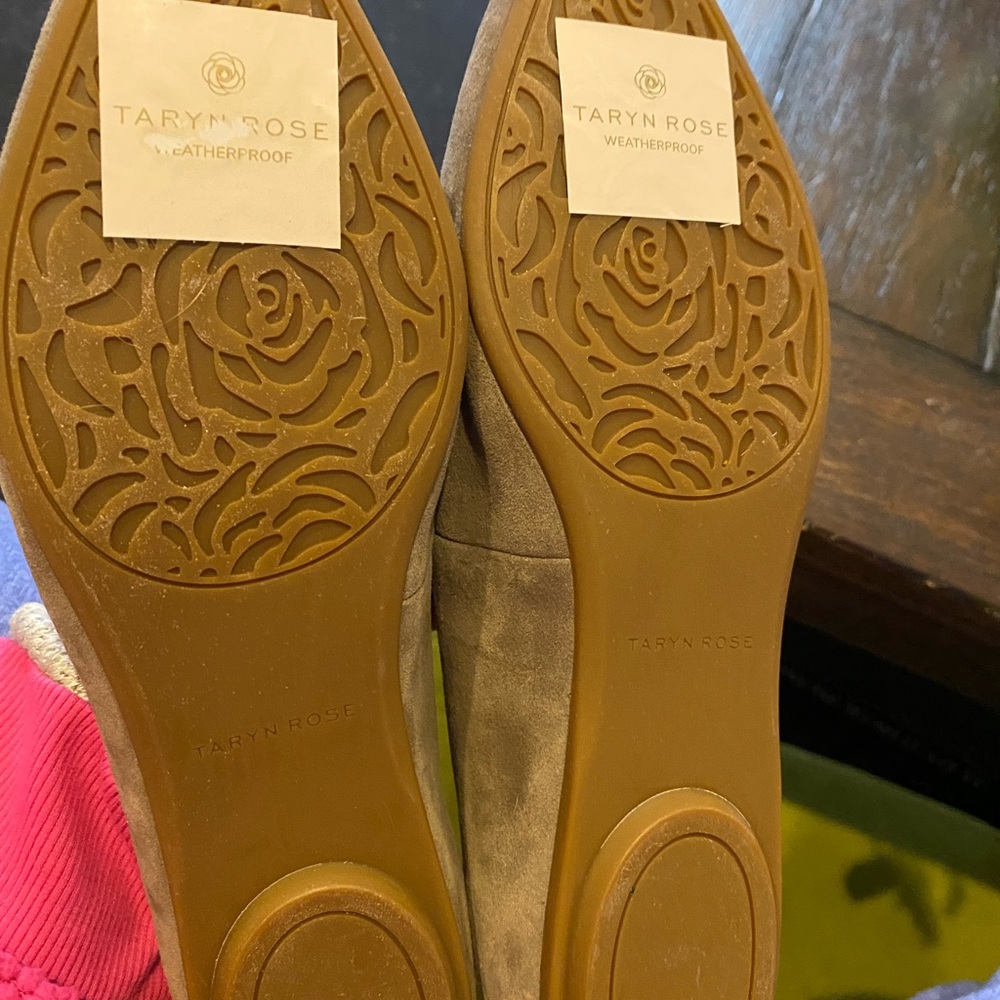 Taryn Rose weatherproof flats size 7 never worn